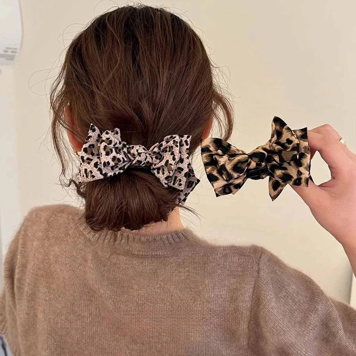 Leopard Print Hair Clip with Bow – Vintage Elegant Style