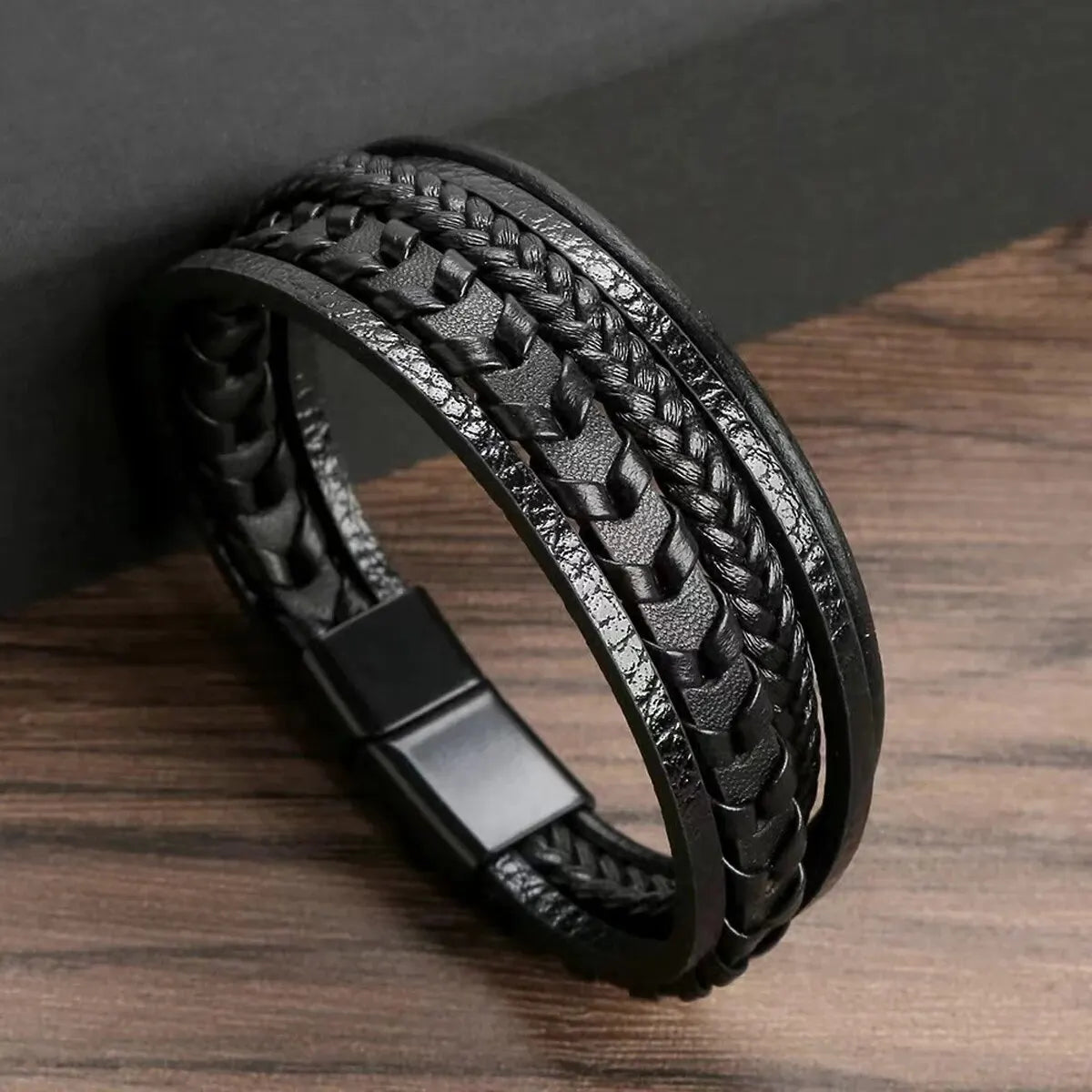 Men’s Vintage Leather Braided Bracelet – Magnetic Buckle.