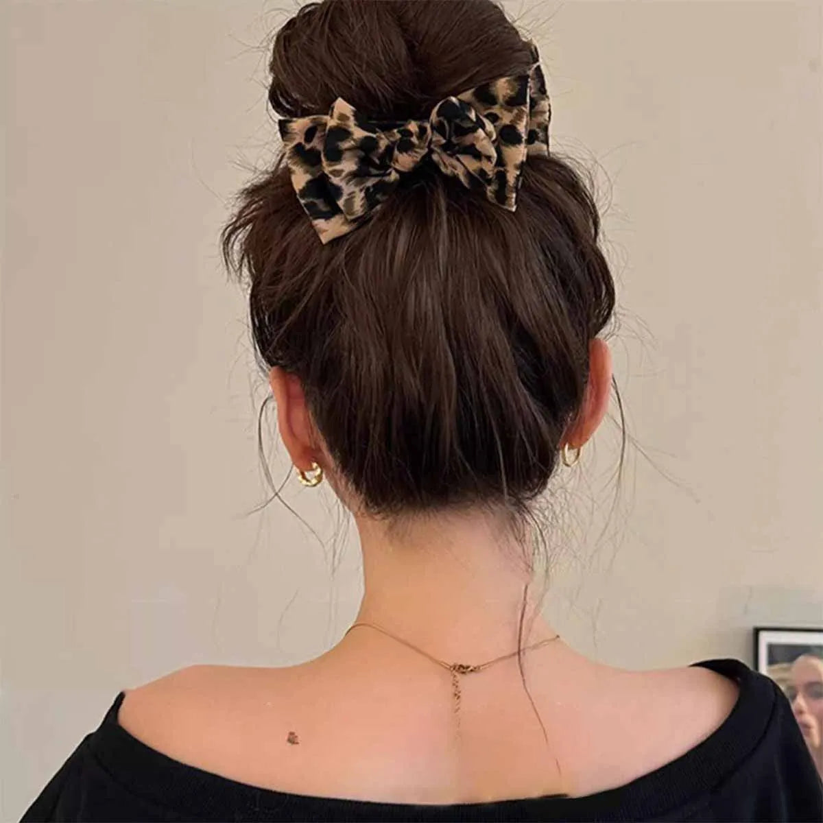 Leopard Print Hair Clip with Bow – Vintage Elegant Style