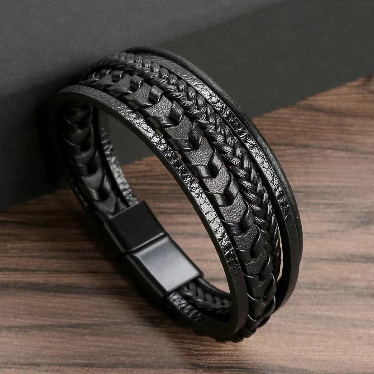 Men’s Vintage Leather Braided Bracelet – Magnetic Buckle.