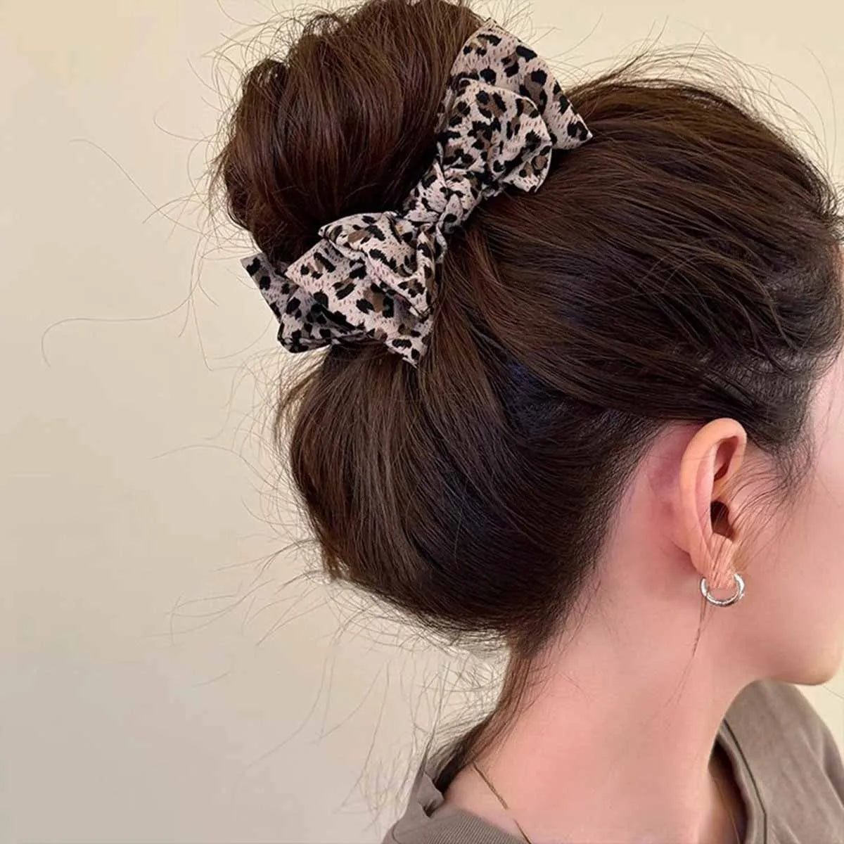 Leopard Print Hair Clip with Bow – Vintage Elegant Style